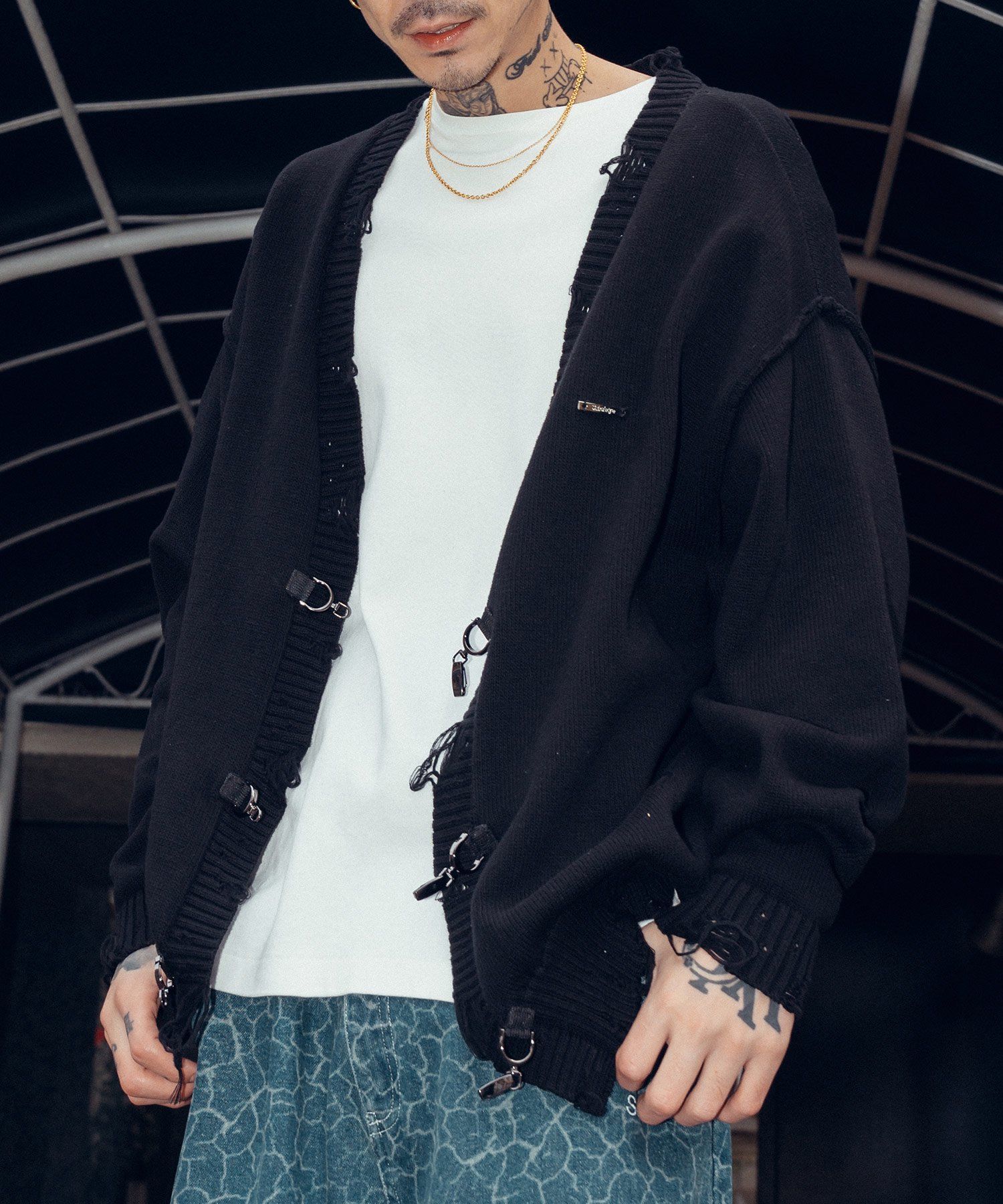 Damaged knit cardigan