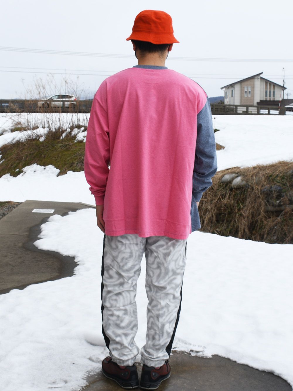 SWITCHING LONG-SLEEVE