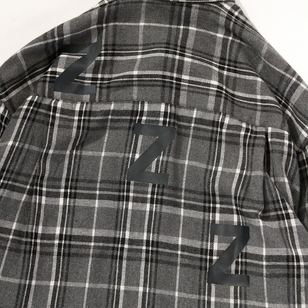 ポケットで寝るシャツ