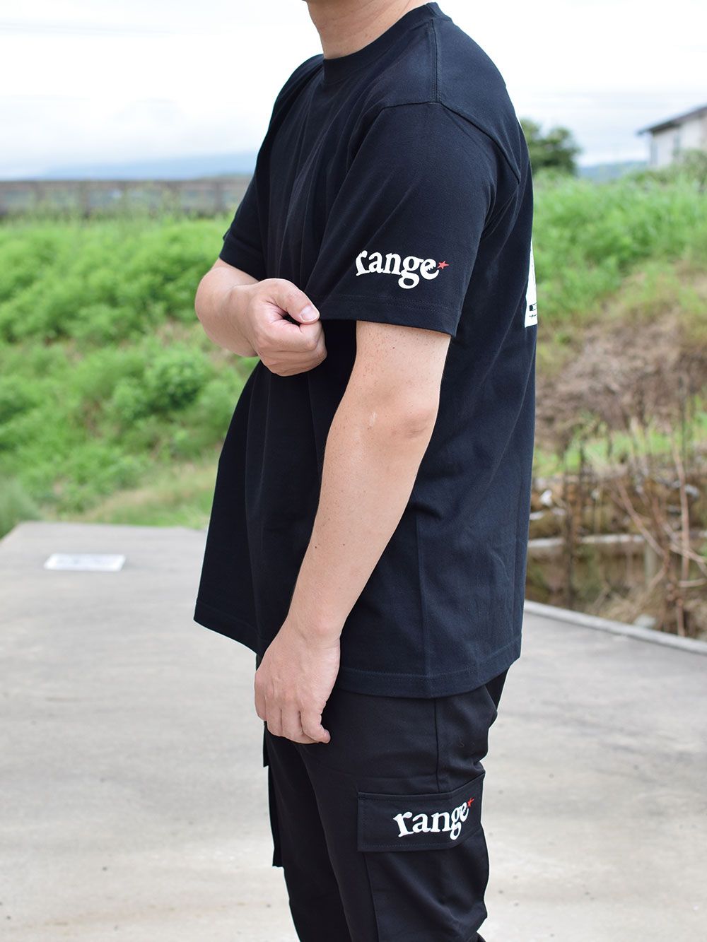 art patch on the back s/s tee