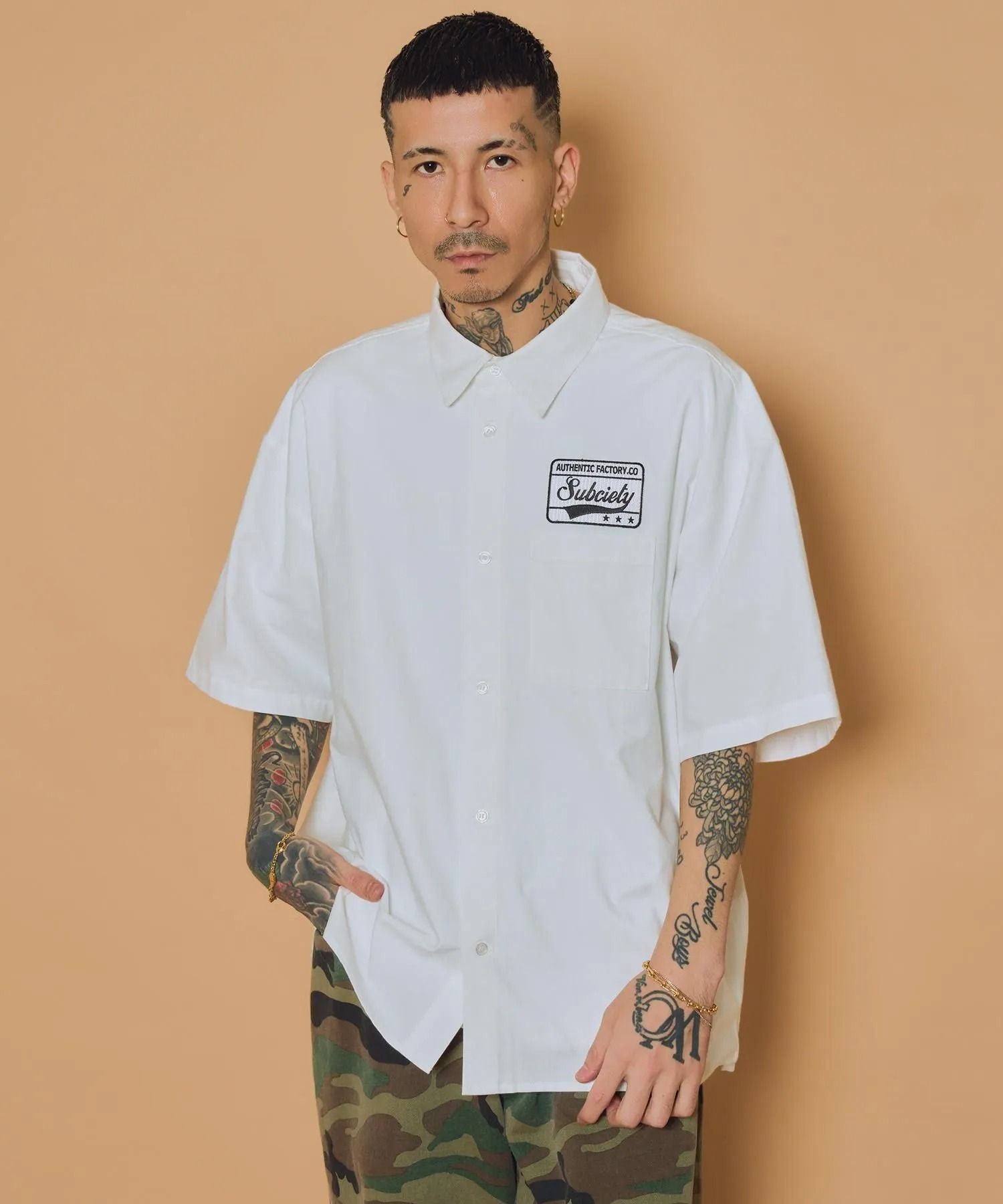 Square tail patch shirt