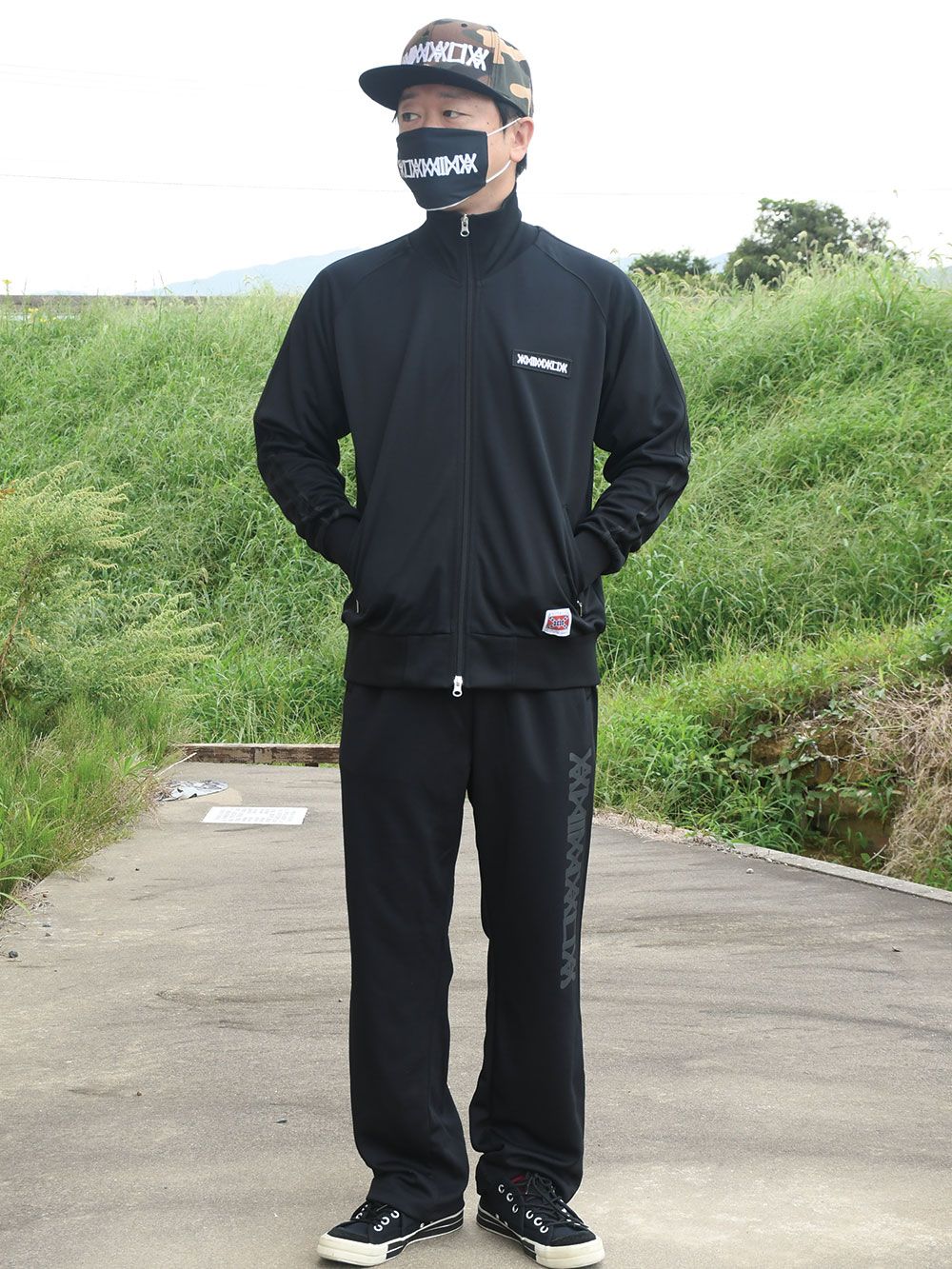 TRACK-PANTS