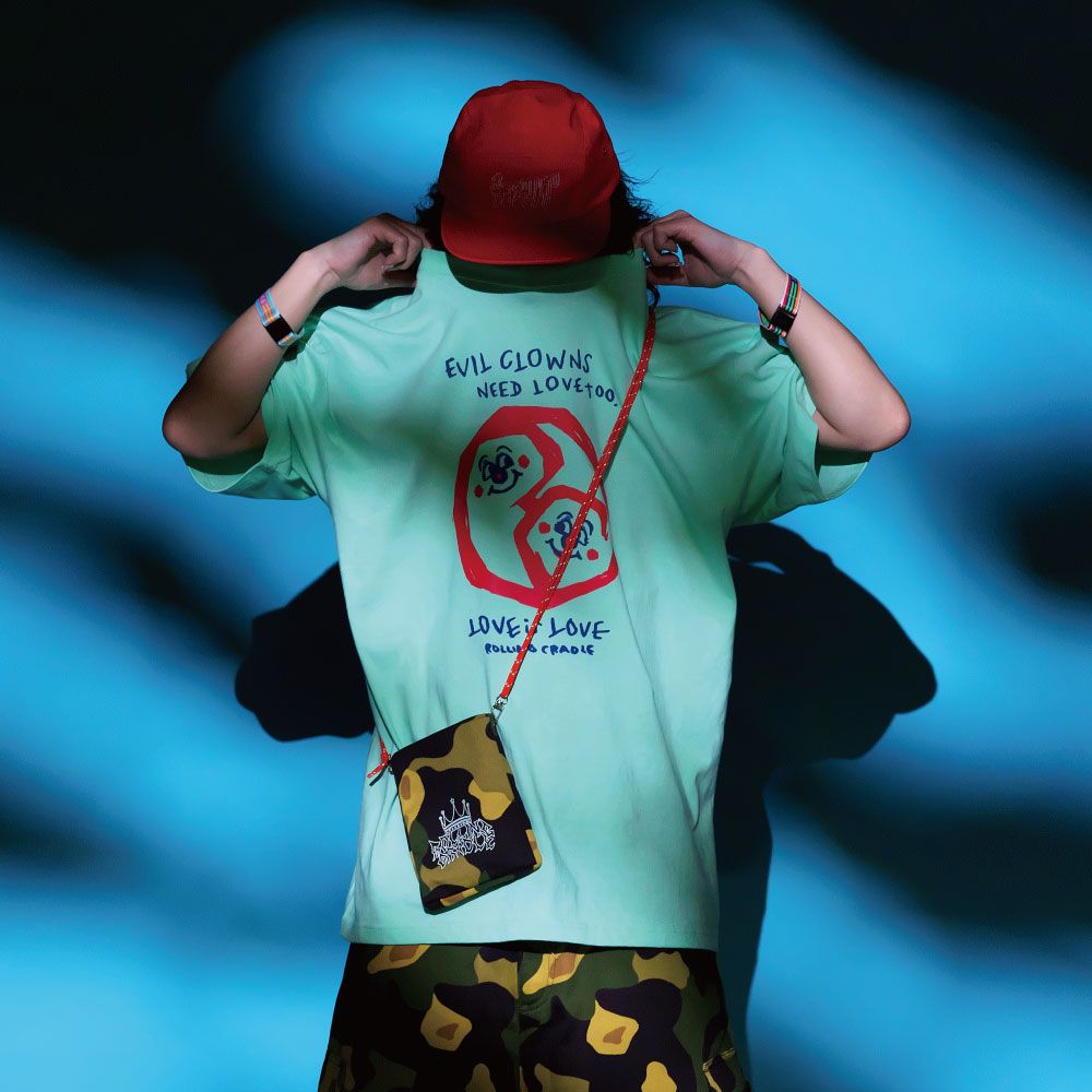 LOVE IS LOVE-TEE