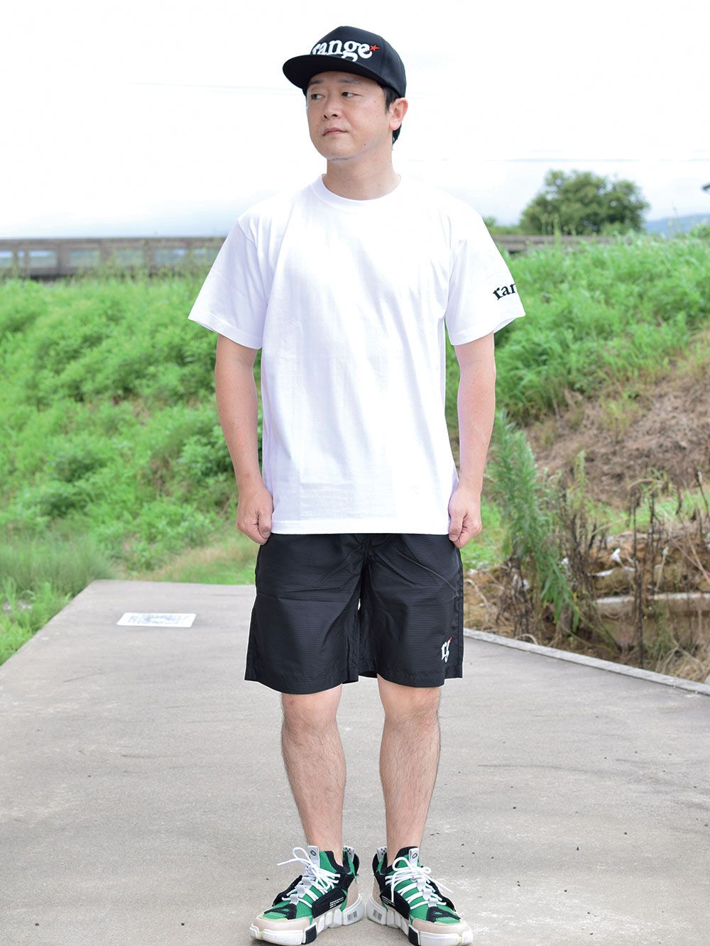 art patch on the back s/s tee