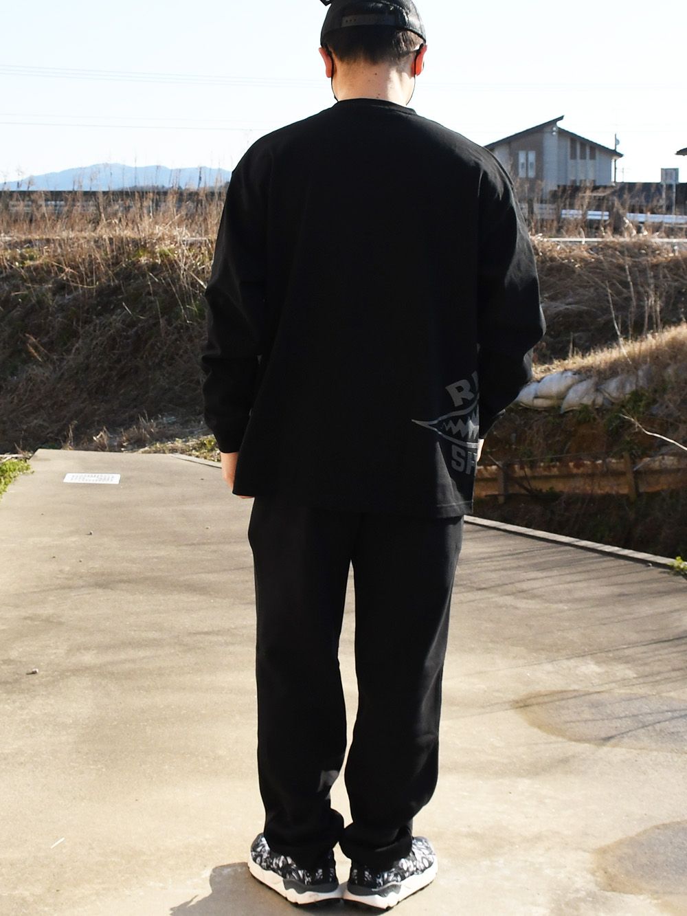 SHARK TEETH -BIG SILHOUETTE LS TEE