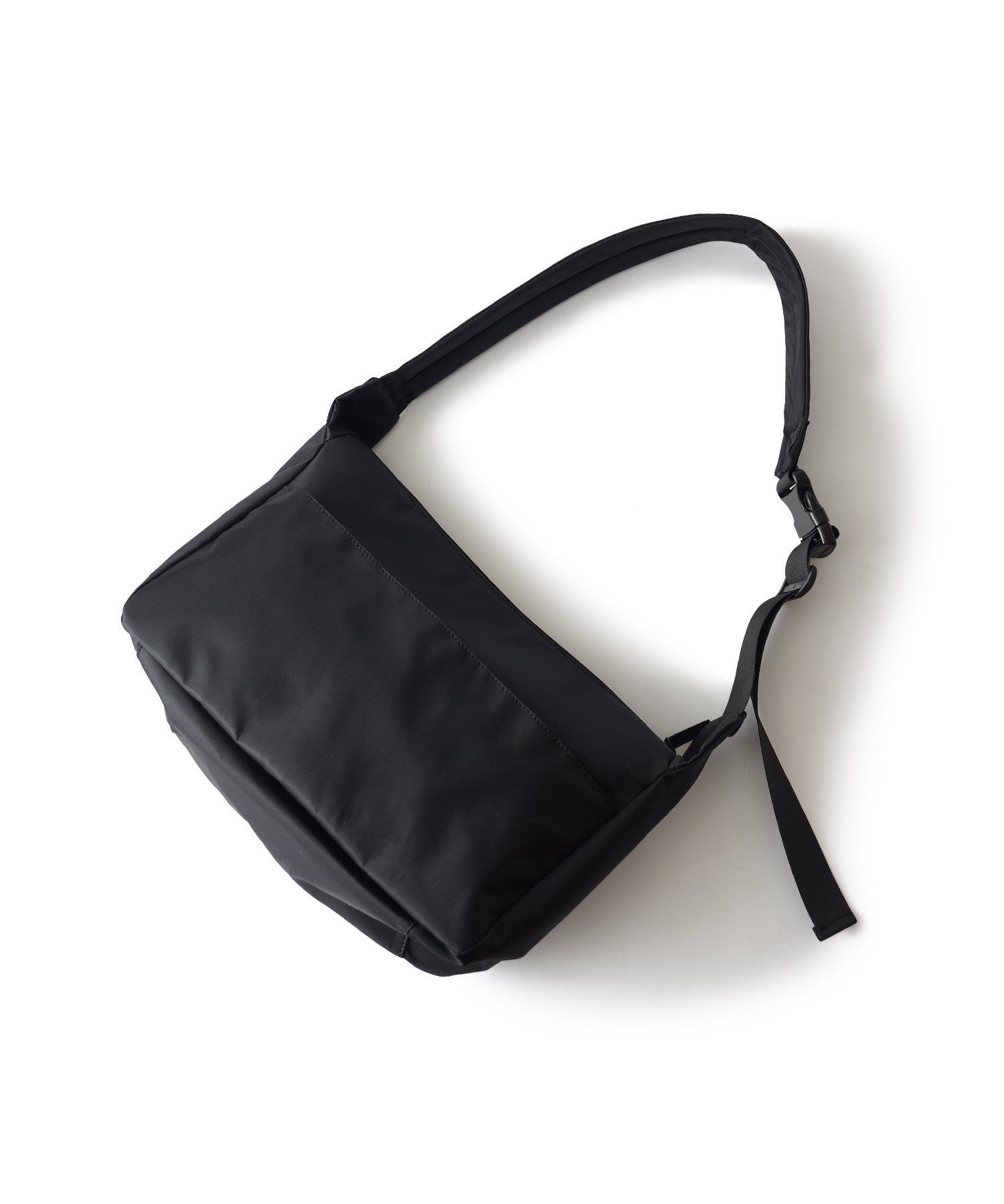 Double pocket shoulder bag