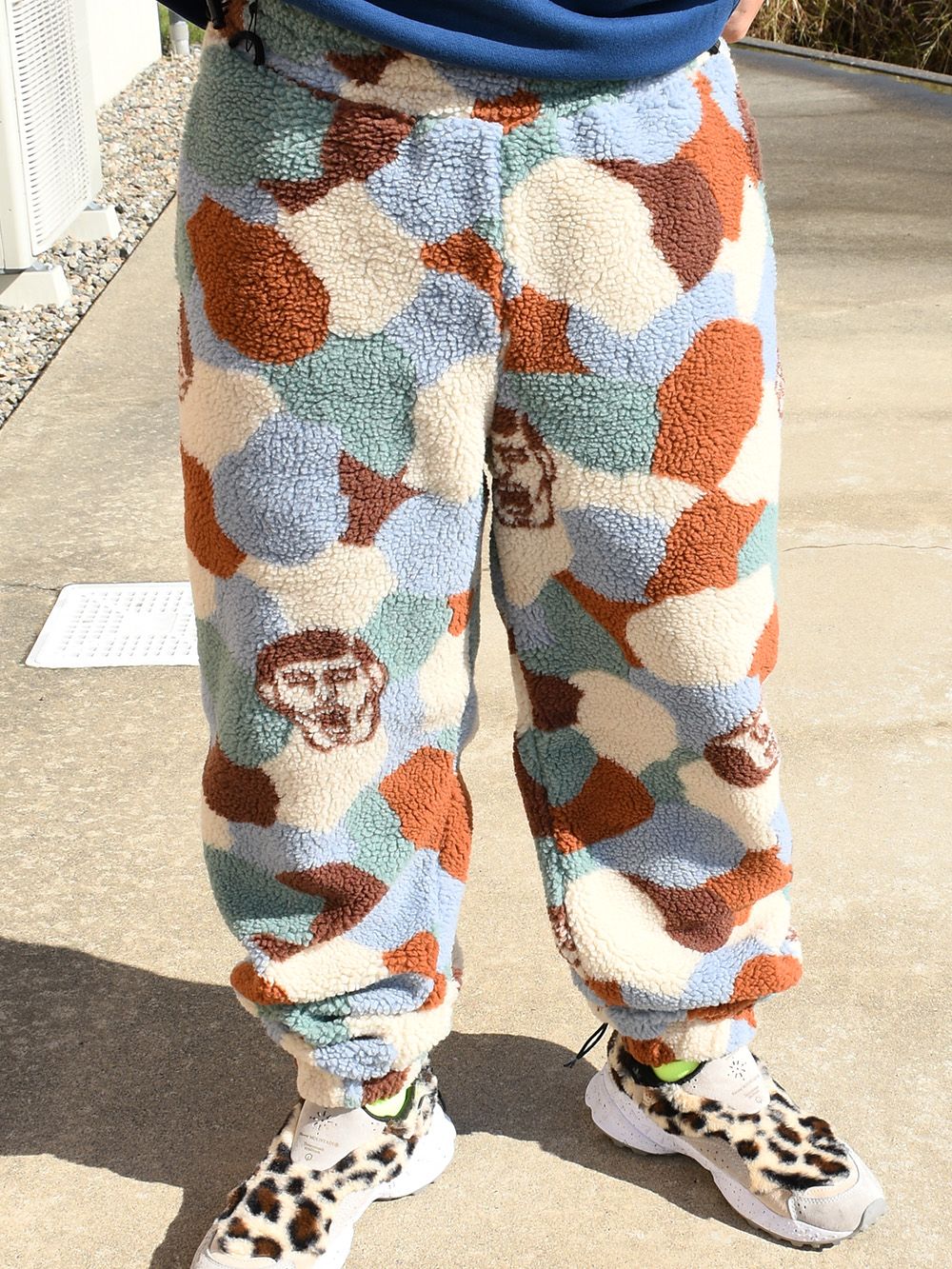 あいつ迷彩ボアフリースパンツ