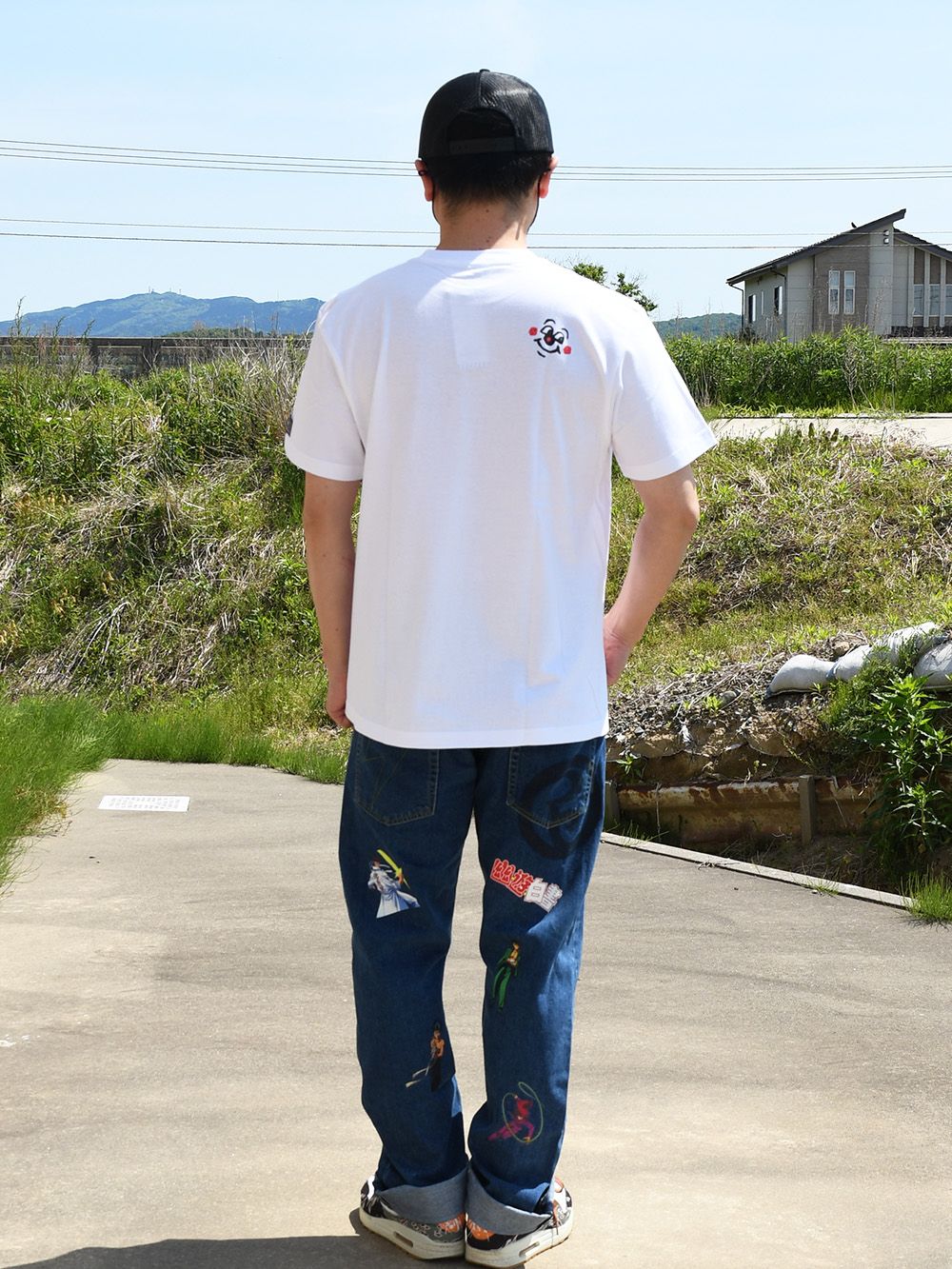 LOVE IS LOVE-TEE