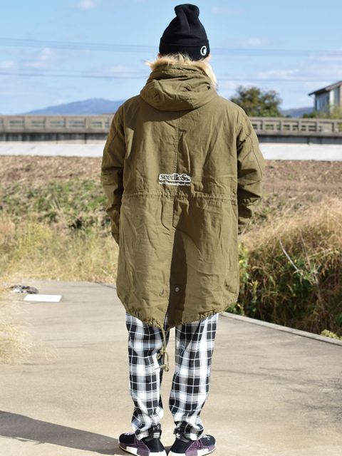 デザイン性と防寒性を兼ね備えたモッズコート!