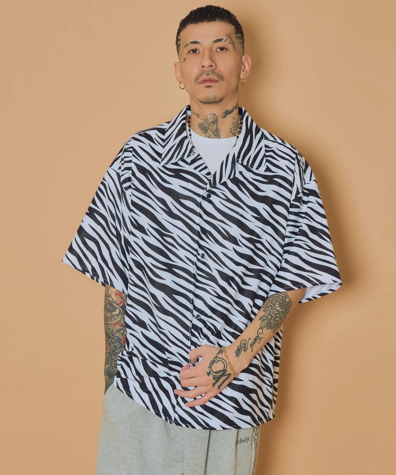 Essential open collar shirt