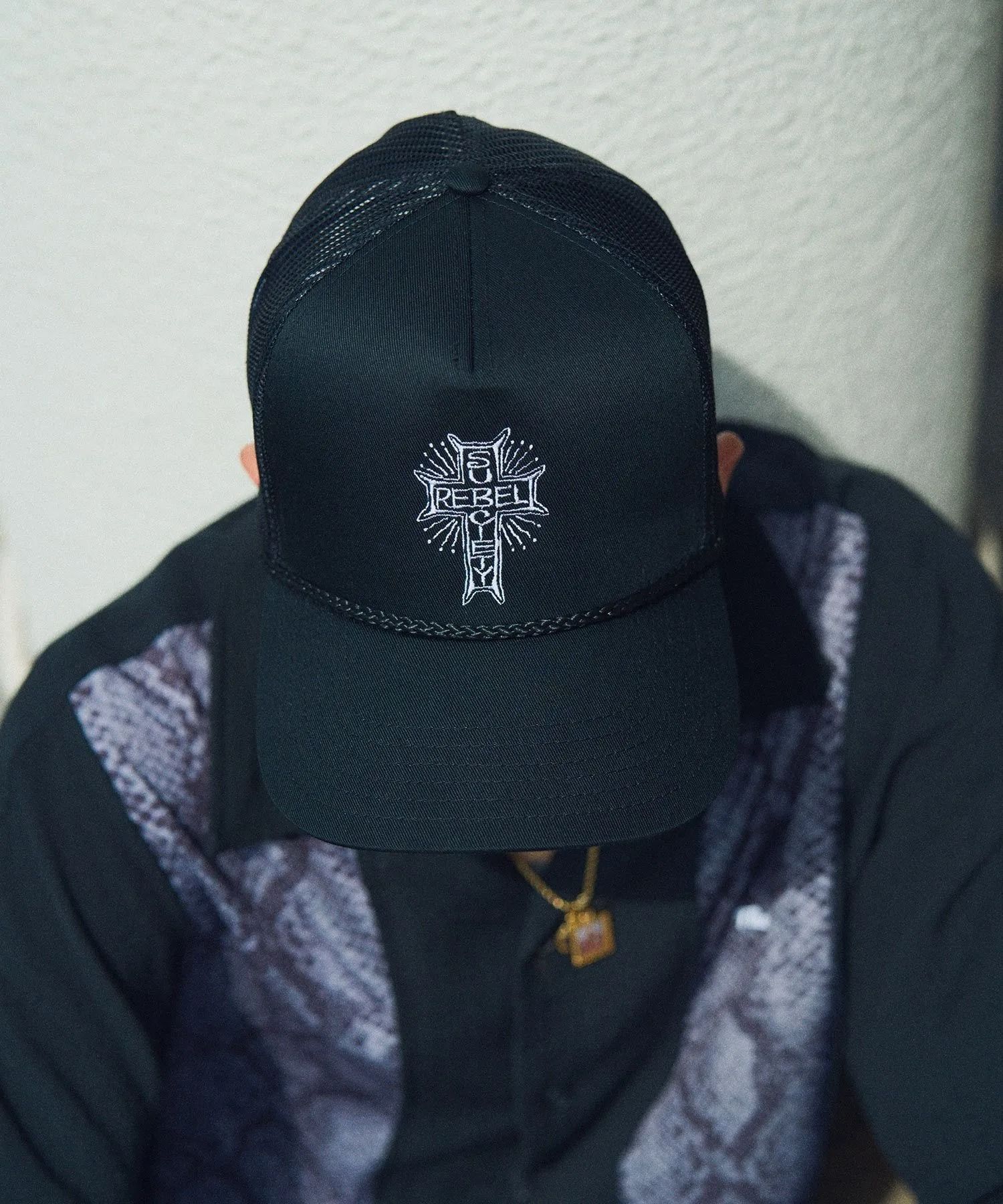 Embroidery mesh cap
