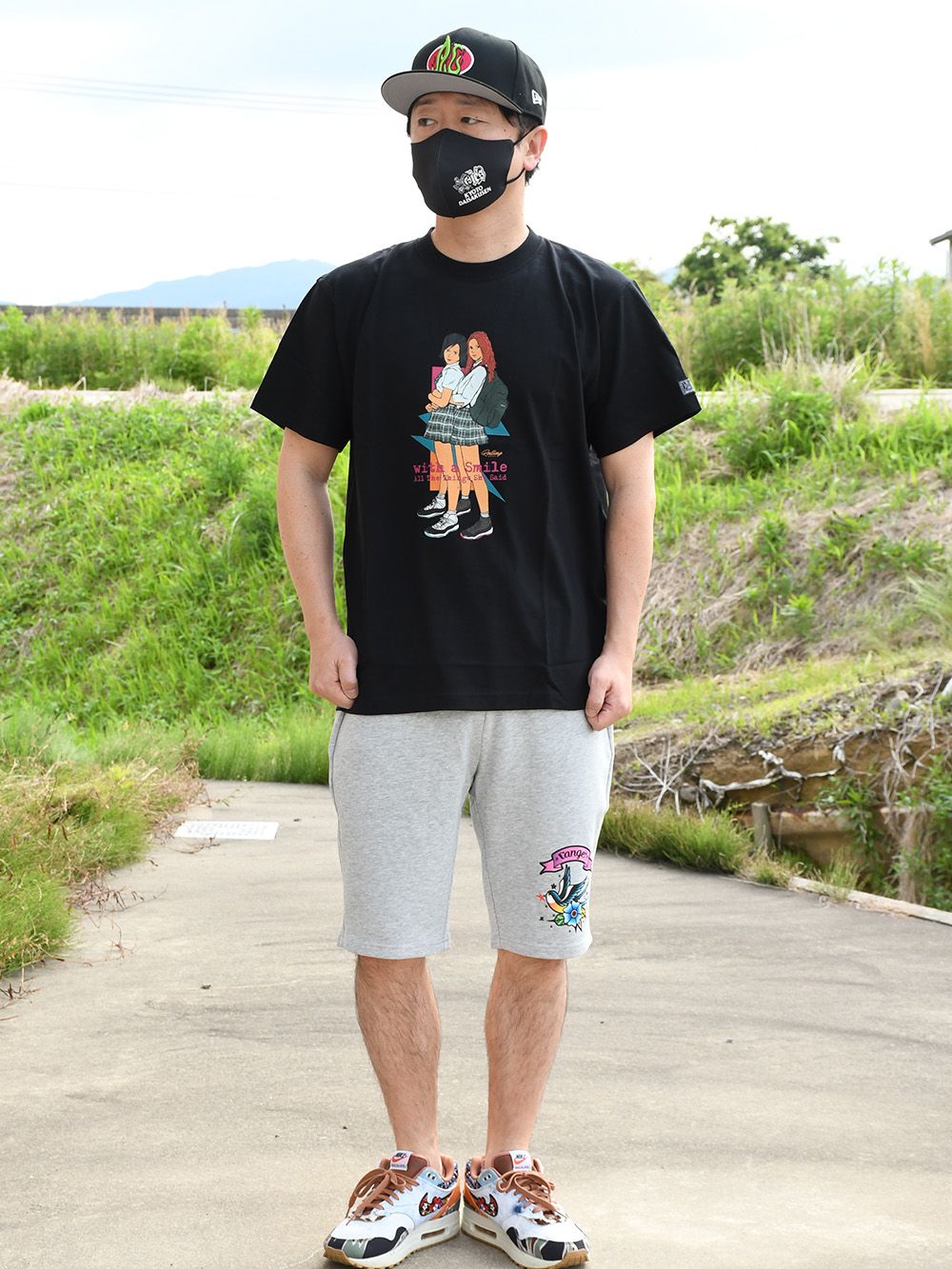 Live with a smile TEE