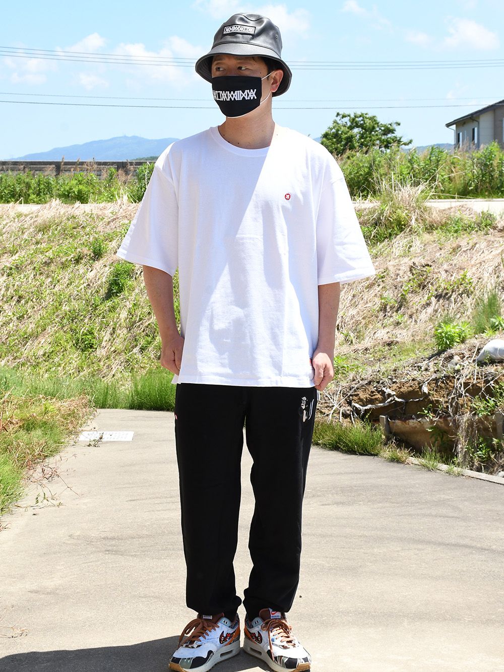 O/E Big silhouette Tee S/S - NO MOFO WAR