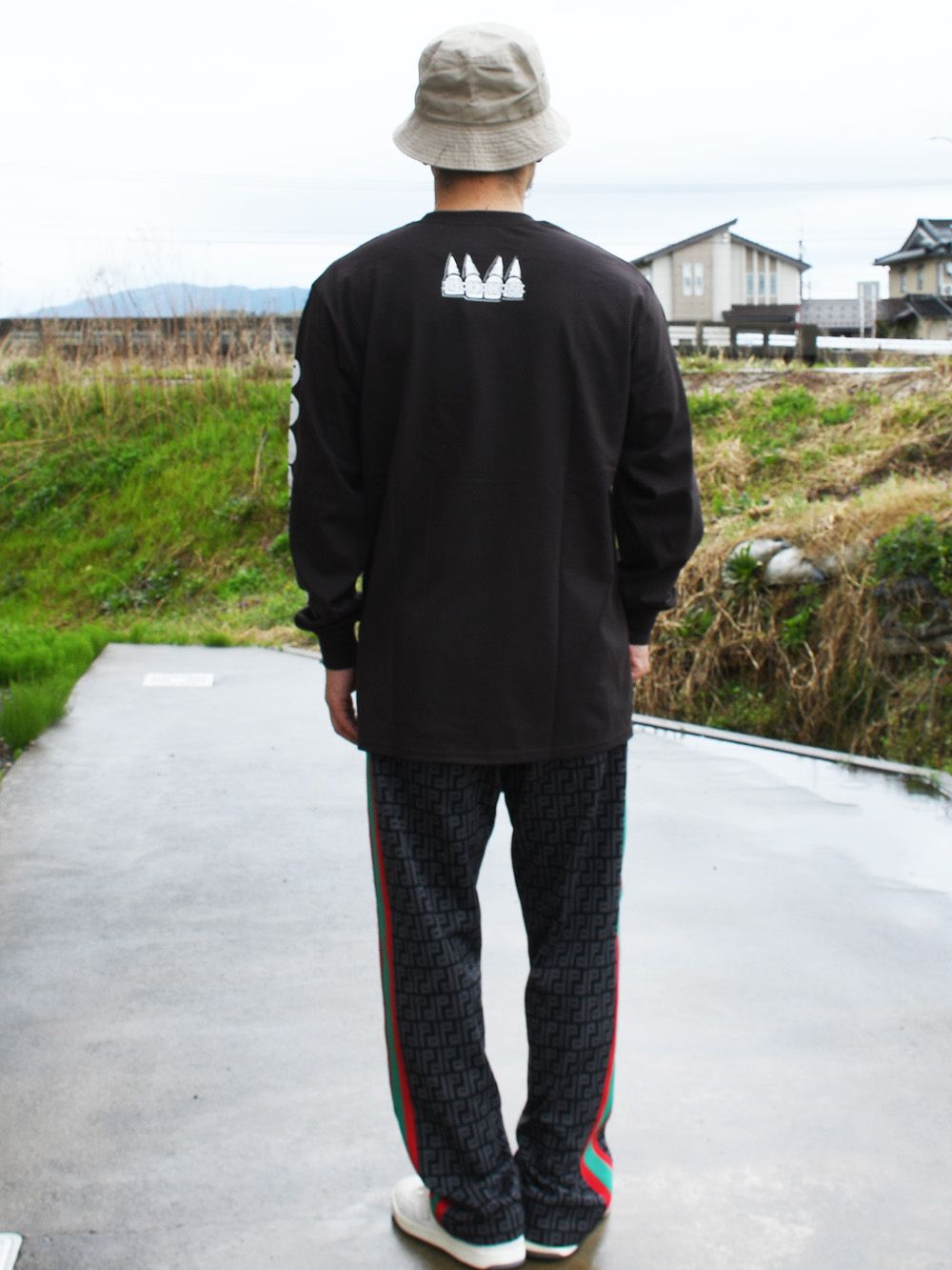 真っ白な歯が引き立つ最高なロンT🦷