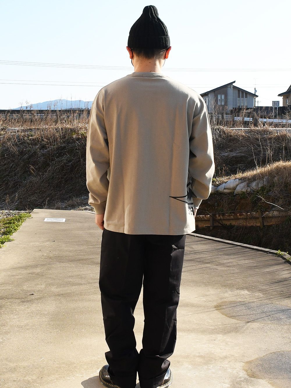 SHARK TEETH -BIG SILHOUETTE LS TEE