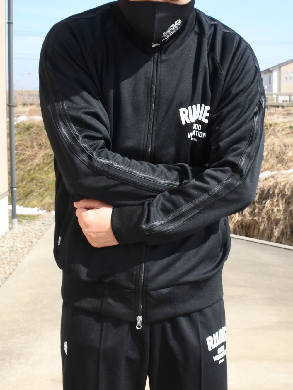 同色の2本ラインが！