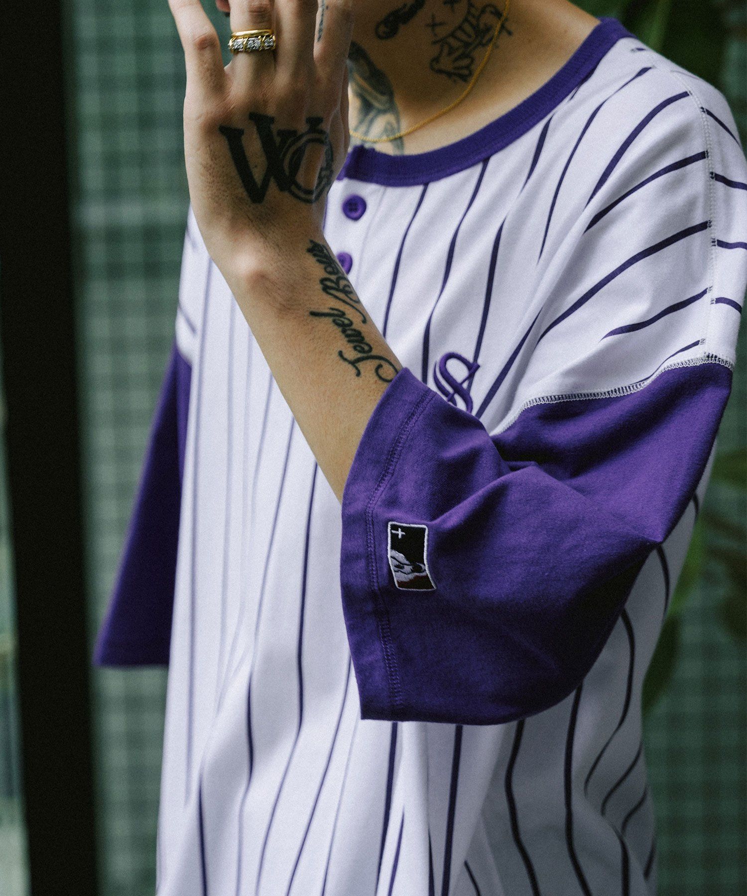 HENLEY NECK BASEBALL-TEE