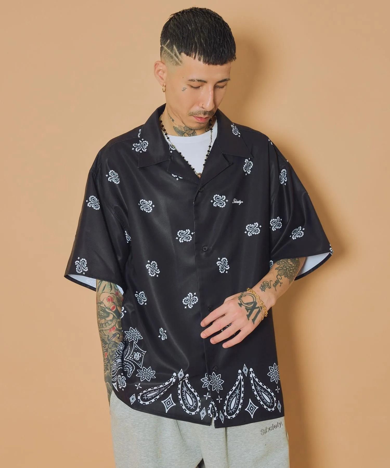 Essential open collar shirt