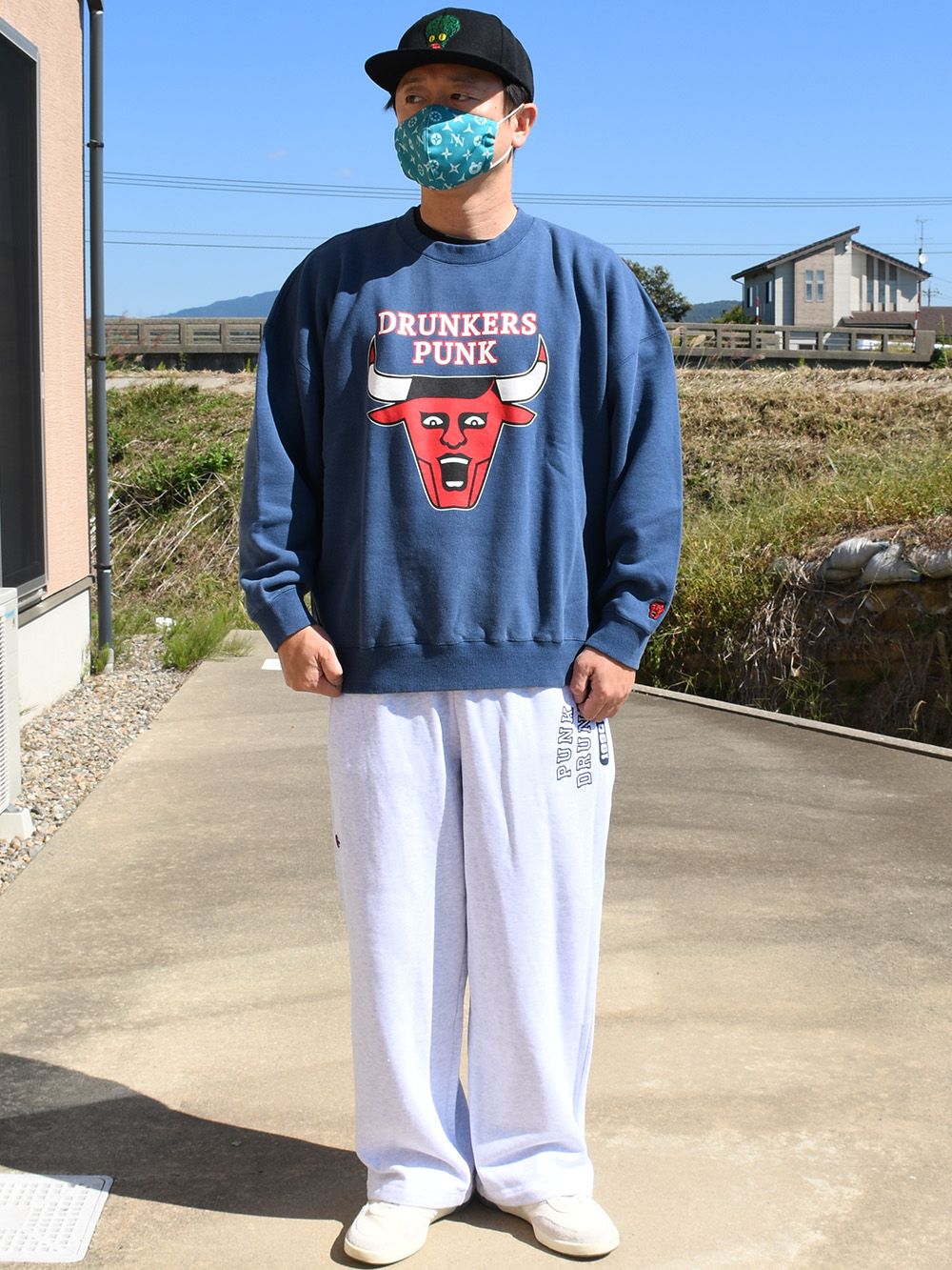 横向きスウェットパンツ