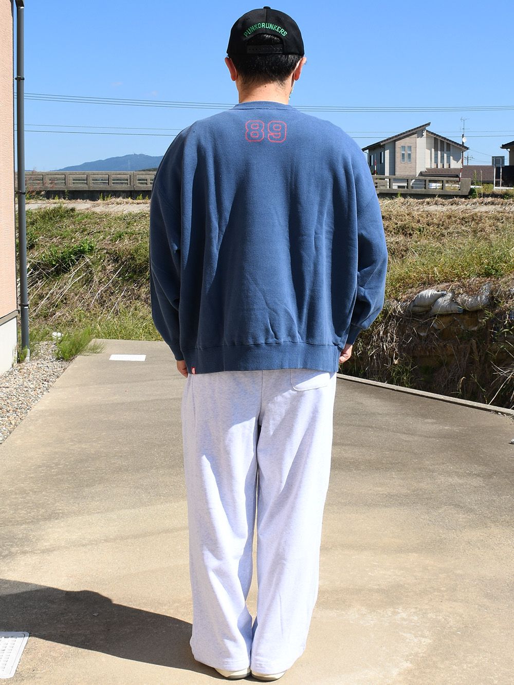 あいつブルBIGトレーナー
