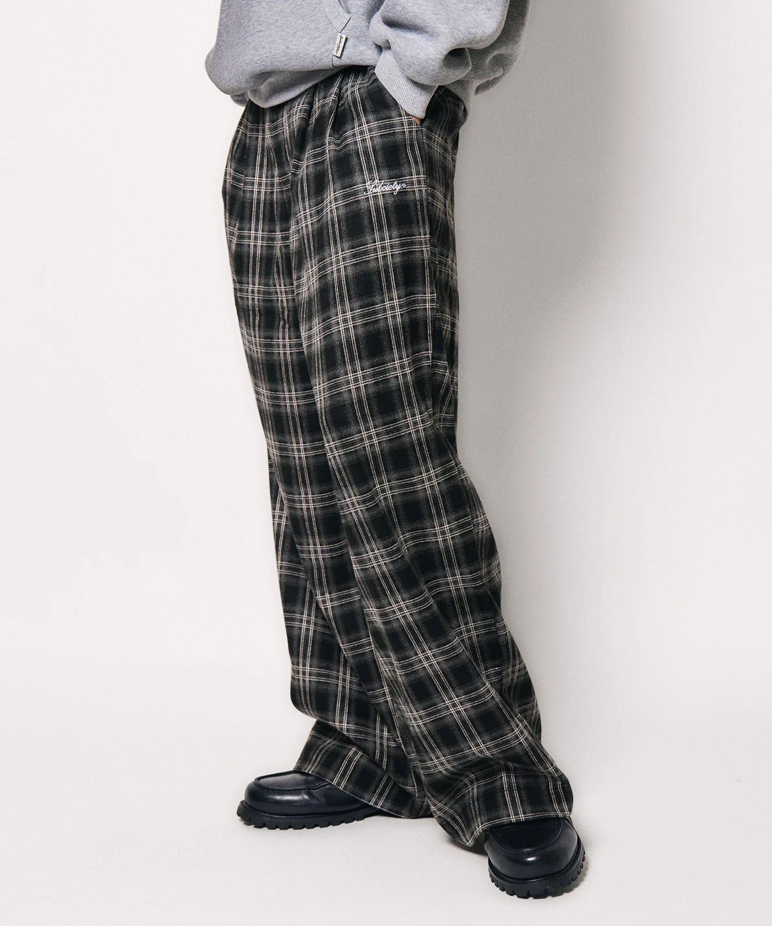 Wide straight check slacks