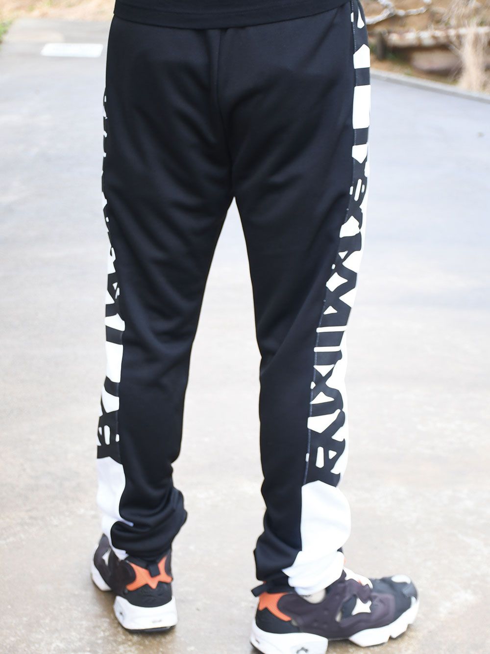 JOGGING PANTS : MISFIT