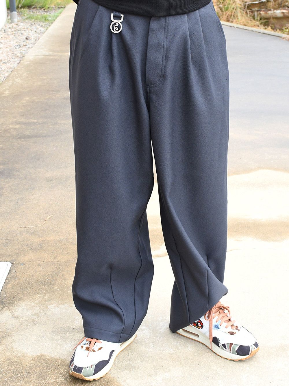 TUCK WIDE-PANTS