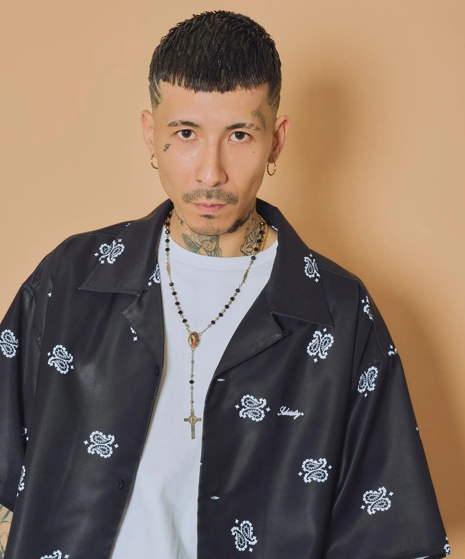 Essential open collar shirt