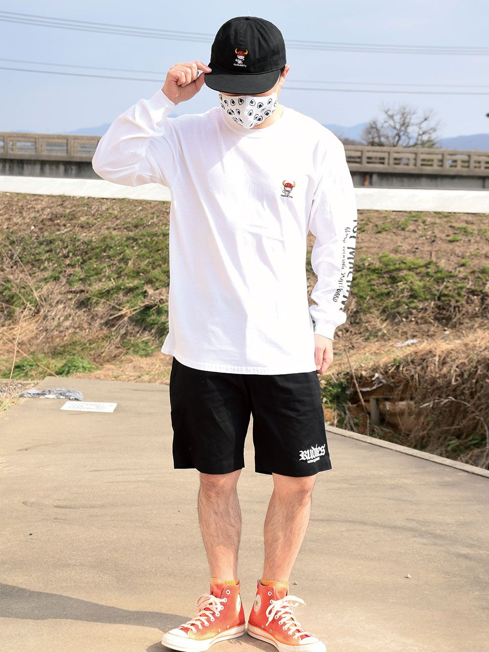 TOYMONSTER KITTY EMBROIDERY LONG SLEEVE-TEE