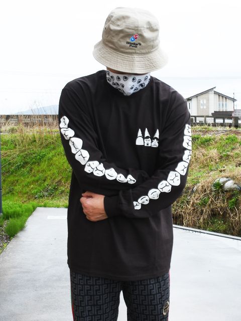 真っ白な歯が引き立つ最高なロンT🦷