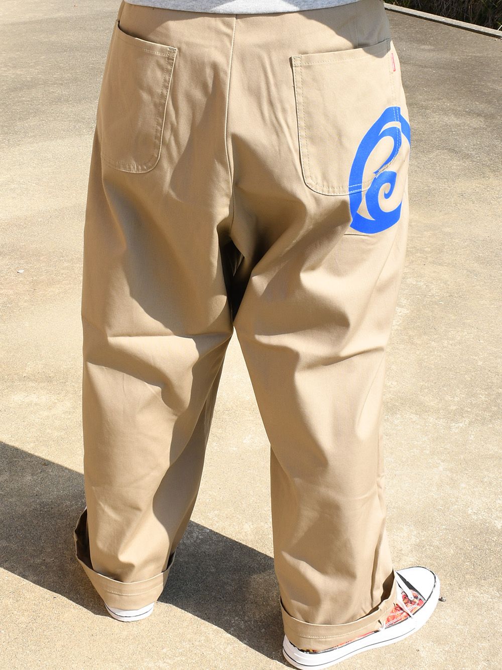 CONSPICUOUS TUCK-PANTS