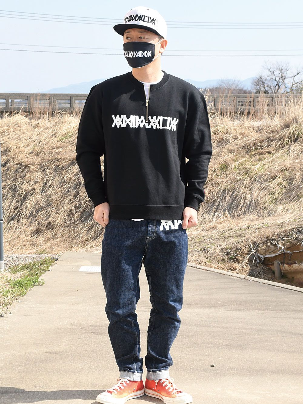 HALF-ZIP CREW NECK SWEAT - LOGO