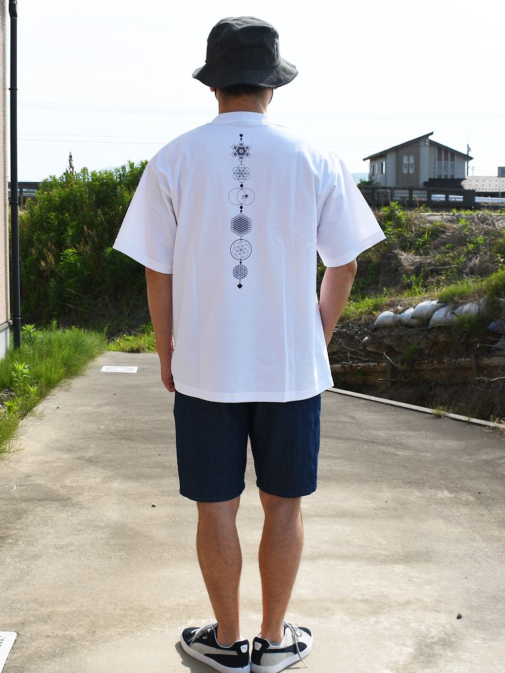 rg THE Truth of the Universe s/s tee