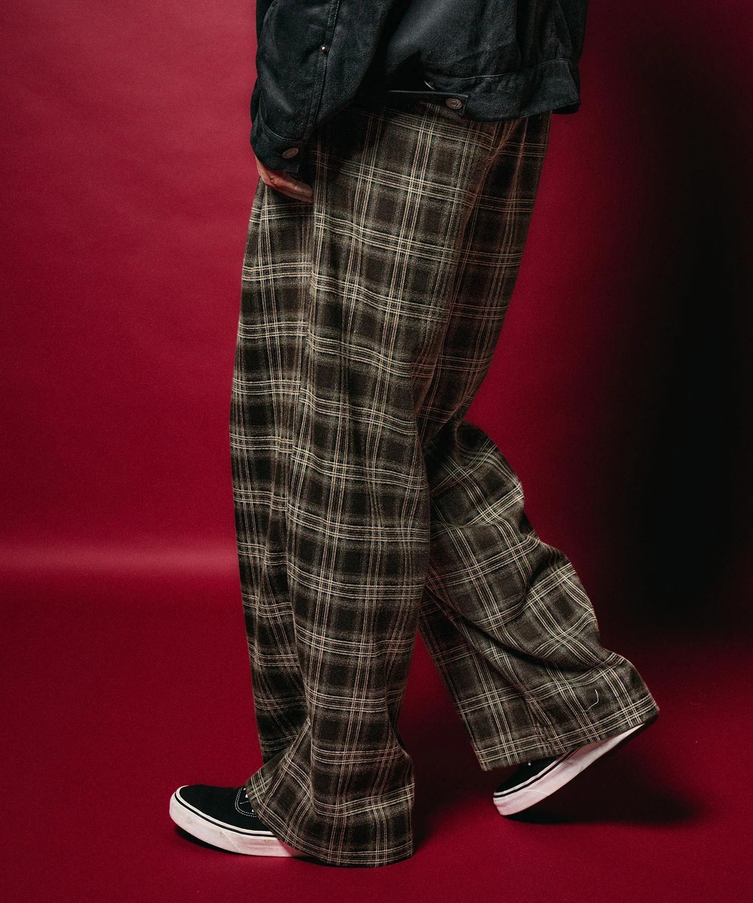 Wide straight check slacks