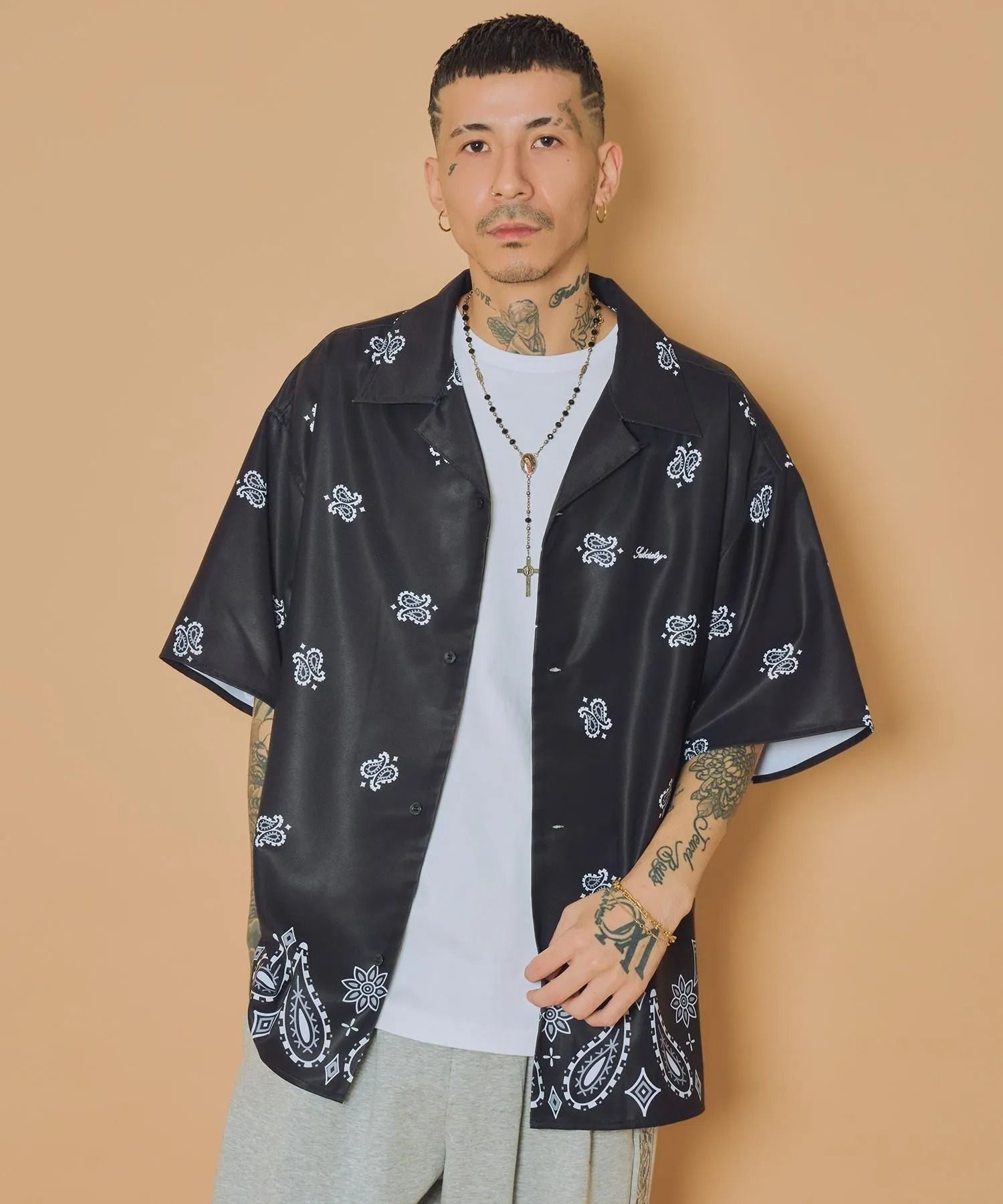 Essential open collar shirt