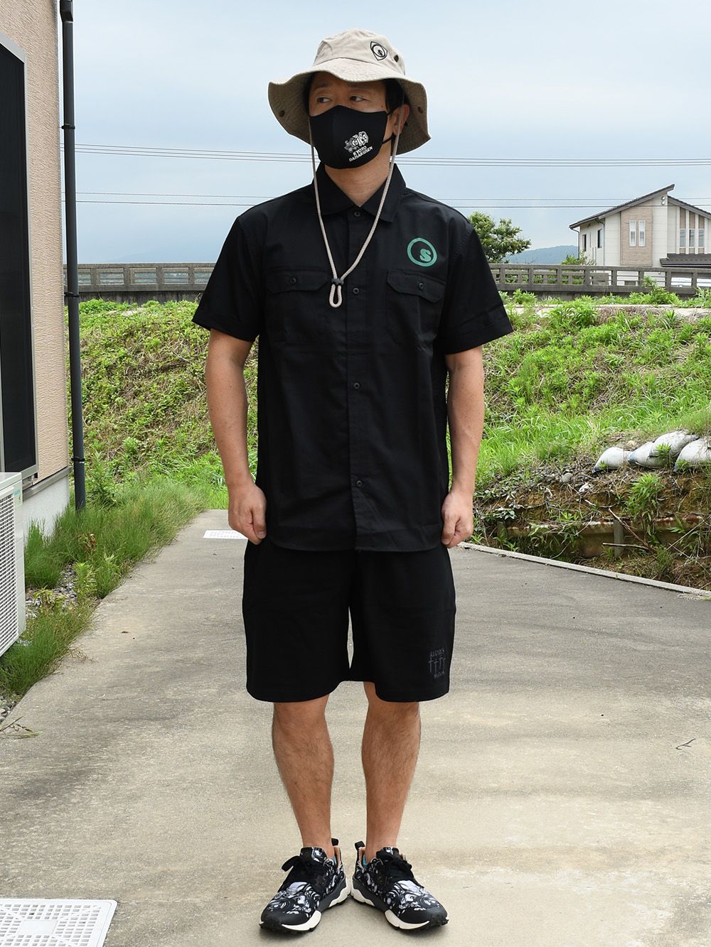 見た目も着心地も抜群の1枚に袖を通せば、煙を吸わずともキマっちゃいます！