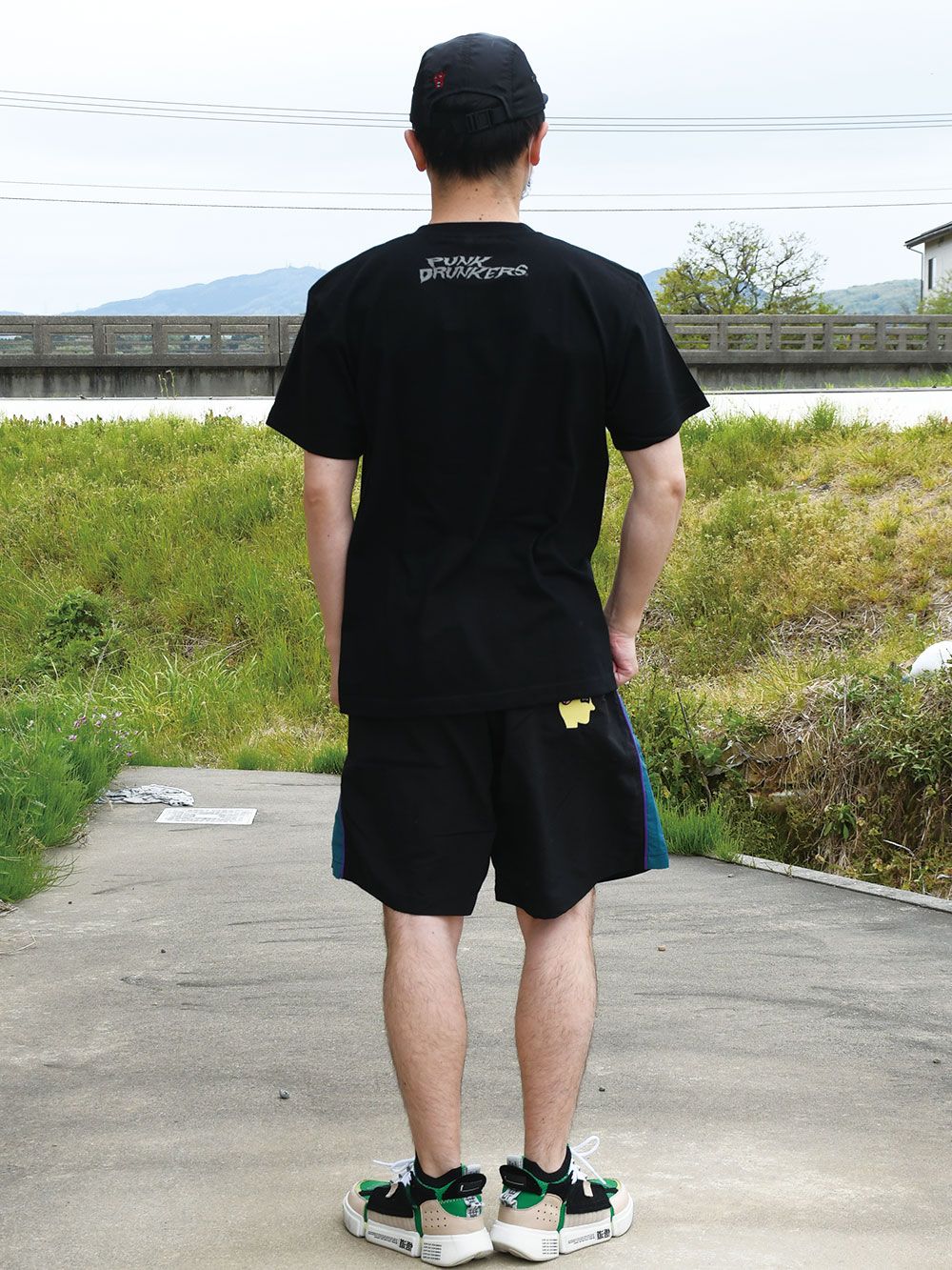 となりにアイツTEE