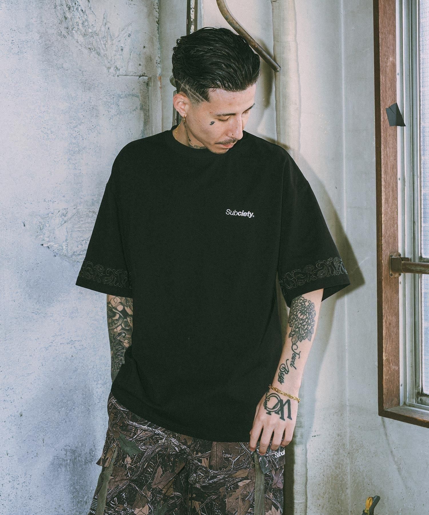 Embroidery paisley tee