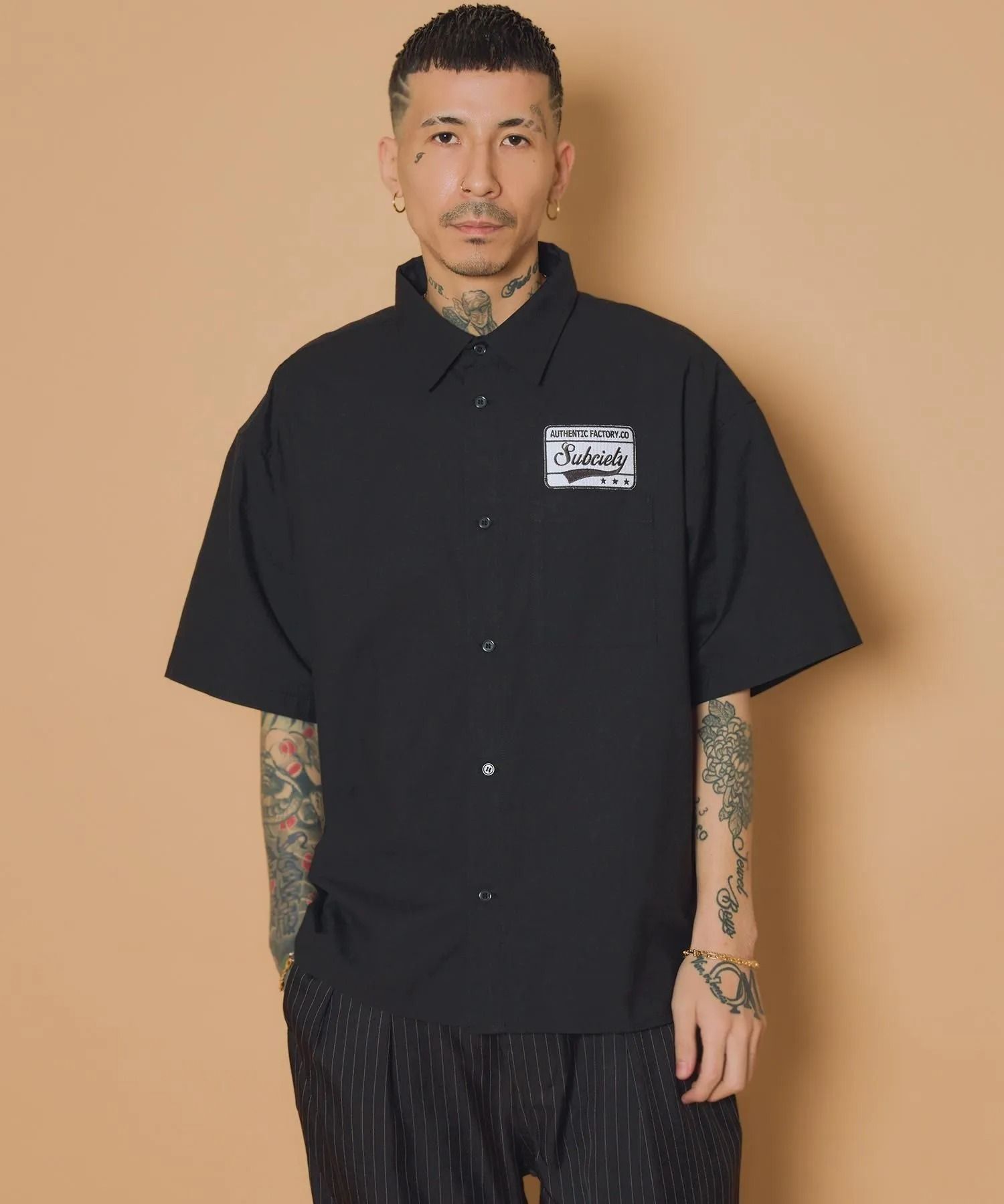 Square tail patch shirt
