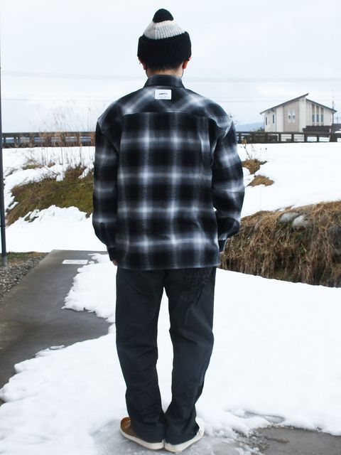 誰しも一度は憧れたオンブレチェックにブランドらしい装飾が施されたクールな1枚。