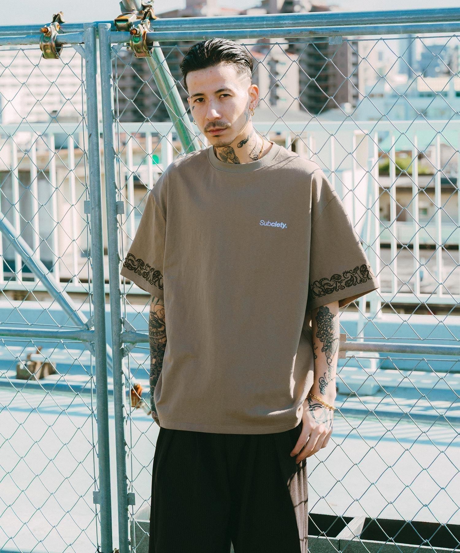 Embroidery paisley tee