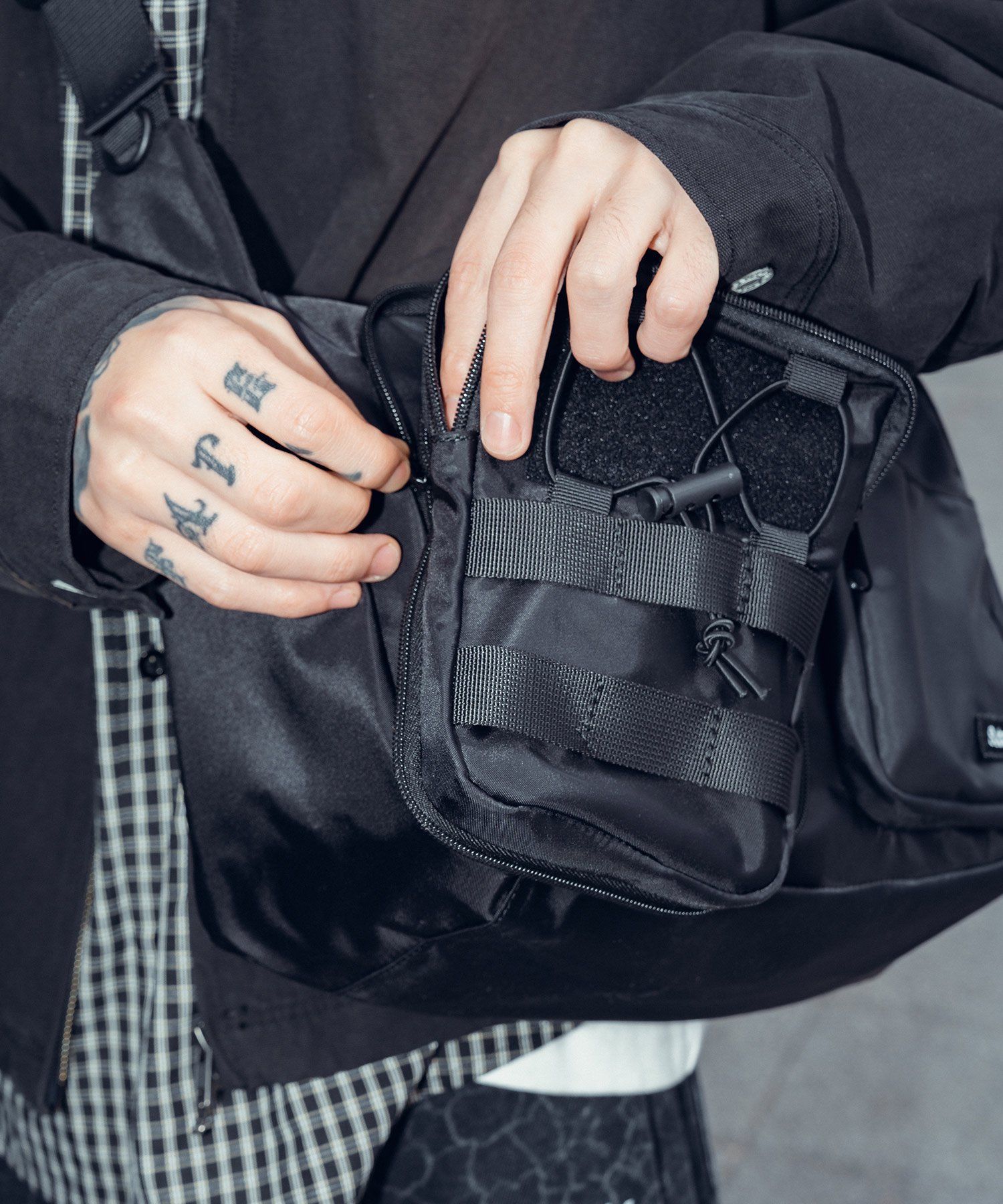 Double pocket shoulder bag