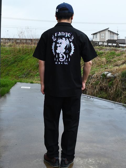 レンジが得意とするタトゥーグラフィックが美配色で。