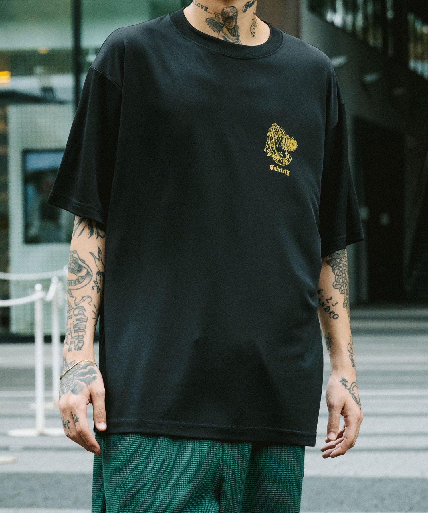 DRY TEE S/S-PRAYING HANDS-