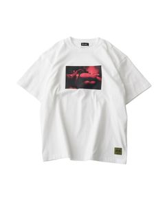 intimate room tee