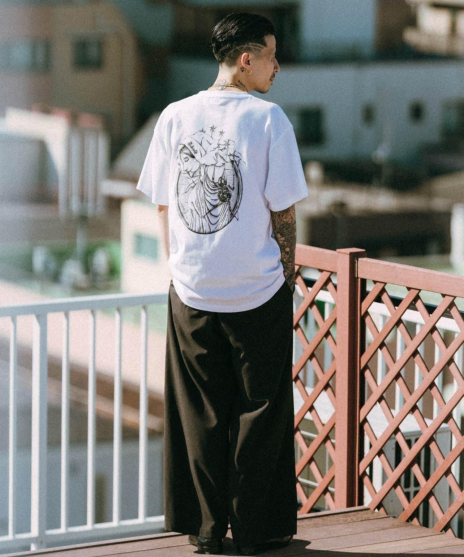 Dominate tee