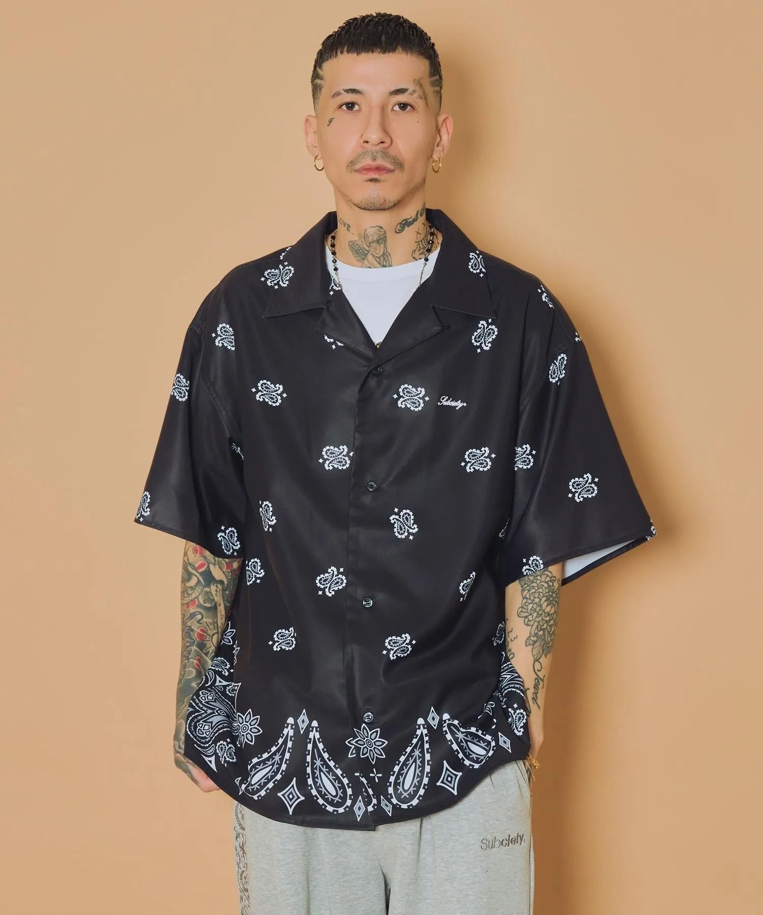 Essential open collar shirt