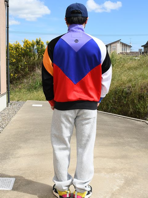 やっぱりジャージはタイトで派手めが好き！
