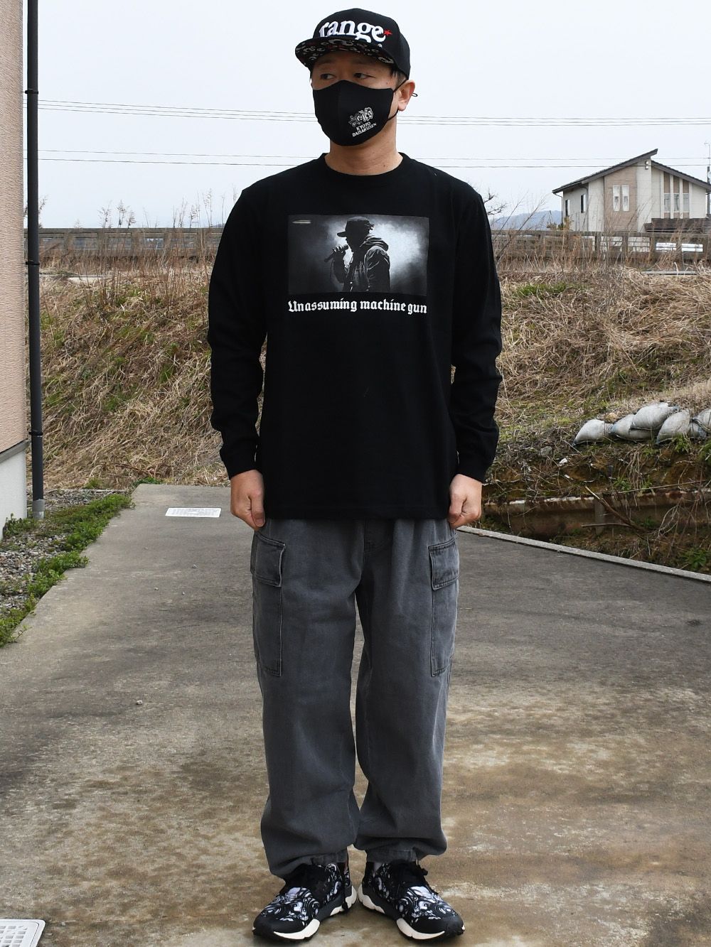 unassuming machine gun LS tee