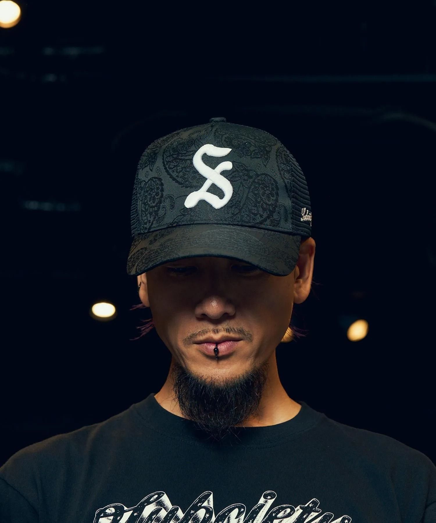 Jacquard paisley mesh cap